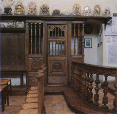 Boiserie et couronnes de mariées